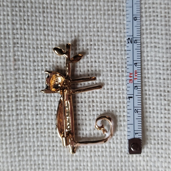 Black and white cat pin - Picture 2 of 3